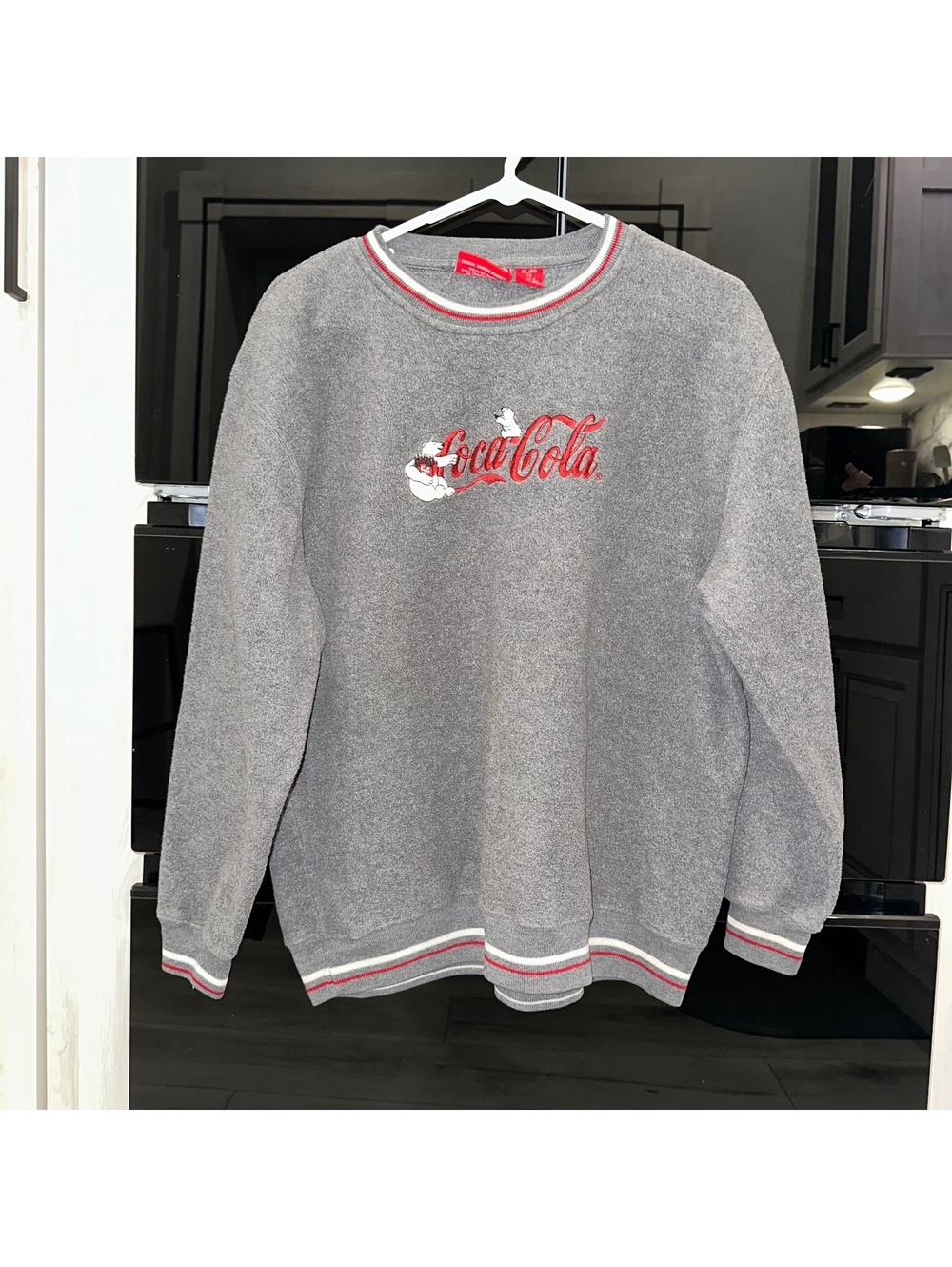 Vintage Coca-Cola Embroidered Grey Sweatshirt with Polar Bear Design, Size XL
